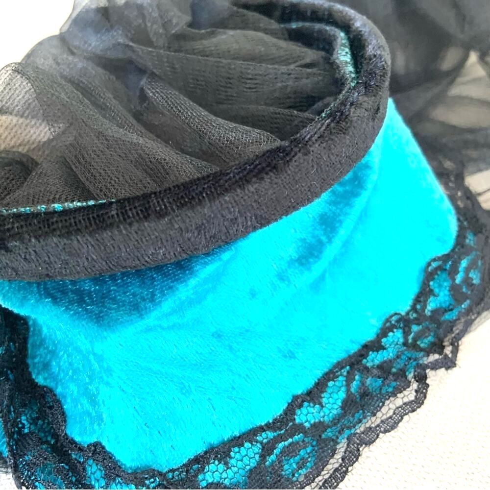 Ren Faire Queen Costume Blue Velvet Gown Dress Renaissance  NEW IN PACKAGE - Picture 12 of 16